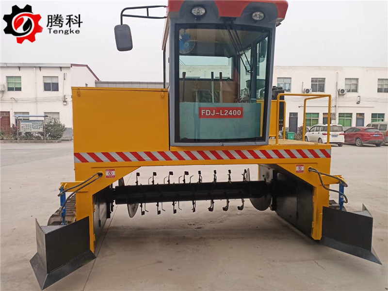 履带式翻堆车
