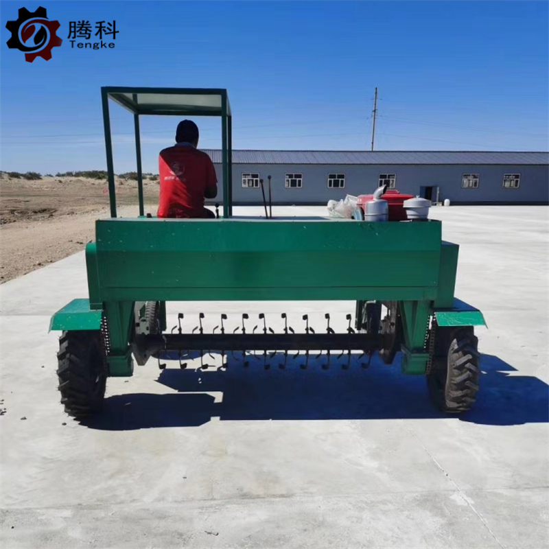 轮式翻堆车现场示范