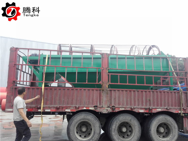 陕西宝鸡颗粒粉末有机肥6米滚筒筛分机厂家装车发货现场