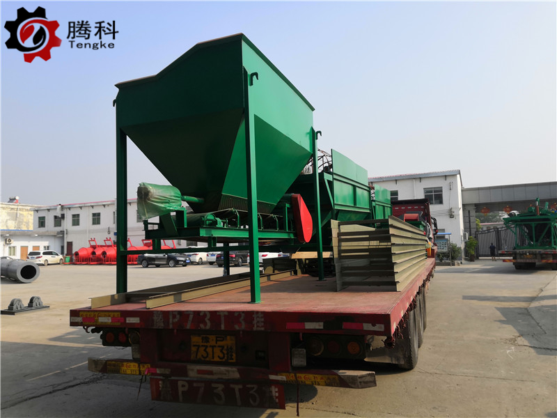 黑龙江绥化一套2万吨猪粪粉末肥设备生产厂家装车发货现场